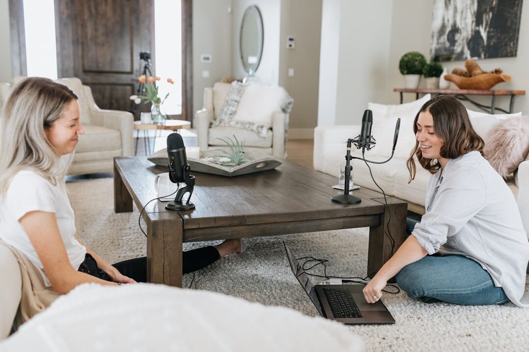blogger recording podcast