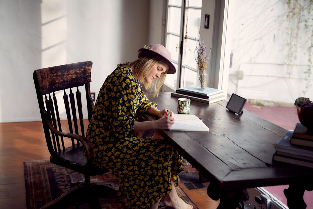 blogger writing notes
